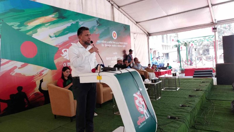 জুলাই আন্দোলনকে ৭১’এর সঙ্গে তুলনা, তোপের মুখে ঢাকার সিভিল সার্জন